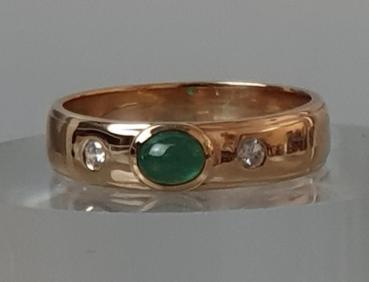 Smaragd- Diamantring aus 585er Rotgold, Größe 60, Gewicht 5,3g