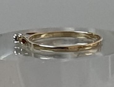 Gelbgoldsolitär mit Diamant (0.02 Karat) aus 333er Gold, Größe 52, Gewicht: 0,9g