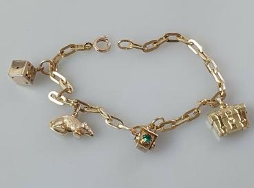 Bettelarmband mit 4 Anhängern aus 333er Gold, Länge 19,0 cm Gewicht: 9,2g