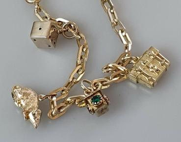 Bettelarmband mit 4 Anhängern aus 333er Gold, Länge 19,0 cm Gewicht: 9,2g