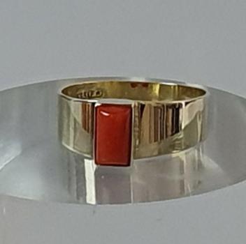Ring mit Koralle aus 333er Gold, Größe 51, Gewicht: 1,6g