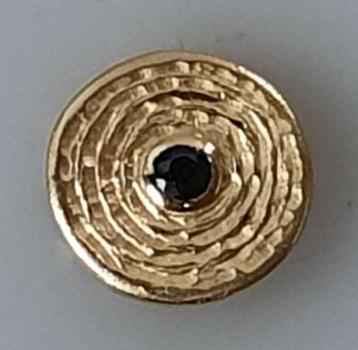 Handarbeit: Runder Kettenanhänger mit Saphir, 750er Gold, Gewicht: 3,0g