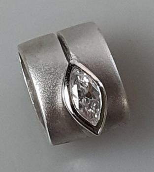 Ovaler Kettenanhänger mattiert mit Zirkonia aus 925er Sterlingsilber, Gewicht: 3.8g