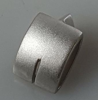 Ovaler Kettenanhänger mattiert mit Zirkonia aus 925er Sterlingsilber, Gewicht: 3.8g