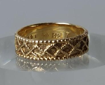 Goldring mit Muster aus 585 Gold, Größe 54, Gewicht: 3,6g
