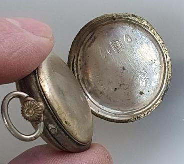Kleine Taschenuhr / Frackuhr aus 800er Silber, Handaufzug