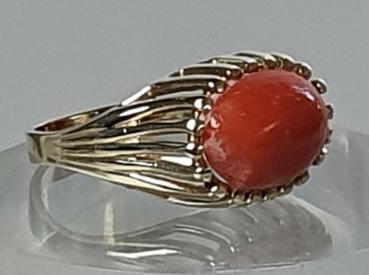 Antikschmuck: Ring aus 585er Gold mit dunkelroter Koralle, Größe 59, Gewicht: 6,3g