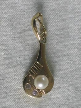 NEU Kettenanhänger aus 375er Gelbgold mit Zirkonia und Perle, Gewicht 2,0g