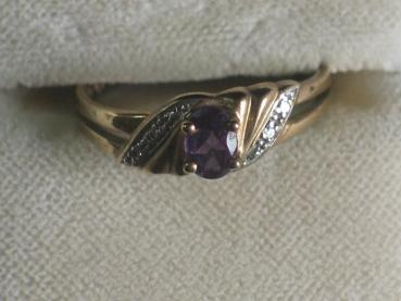 Ring aus 333er Gold mit Diamanten und Amethyst, Größe 57, Gewicht: 2,1g