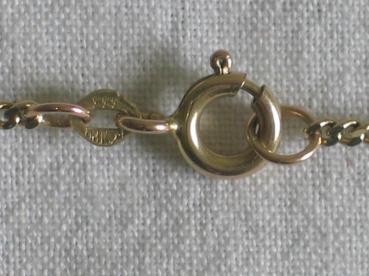 Flachpanzerhalskette aus 333er Gelbgold, Länge 45 cm. Gewicht: 3,4g