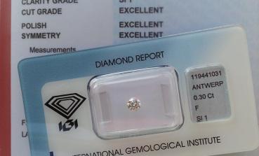Diamant im Brillantschliff 0.30 ct, 3x Excellent! mit IGI Report, Lasergravur