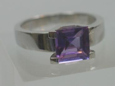 Moderner Ring aus 585er Weißgold mit großem Amethyst Edelstein 2.0 ct, Größe 56, Gewicht: 5,2g