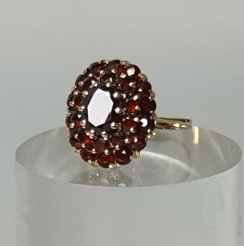 Granatsteinring mit 2.2 ct. 25 Edelsteine, 585er Gold, Größe 58, Gewicht: 5,7g