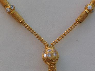 Wunderschönes Goldkettencollier aus dem Orient aus 21 kt Gold mit Kristallbesatz, Länge 40, Gewicht: 16,7g