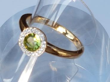 Preview: Eleganter Peridotring, umrahmt von 20 kleinen Diamanten, 750 Gold, Größe 61 Gewicht: 5,7g