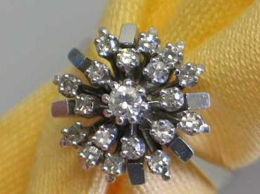 Diamantring aus 585er Weißgold mit 19 Diamanten, Größe 55, Gewicht: 5,2g