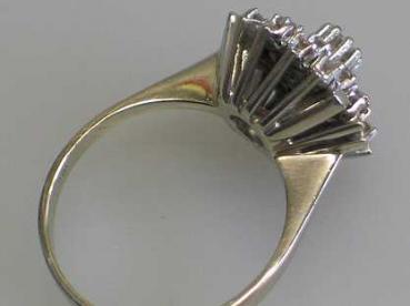 Preview: Diamantring aus 585er Weißgold mit 19 Diamanten, Größe 55, Gewicht: 5,2g