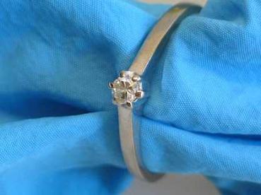 Preview: Klassischer 750er Weißgoldring mit Diamant 0.10 ct., Größe 53, Gewicht: 2,2g
