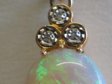 NEU Kette und Anhänger aus 750er Gold mit Diamanten und Opal Edelstein, Länge 42,5 cm, Gesamtgewicht: 8,8g