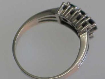 Preview: NEU 585er Weißgoldring mit 8 Diamanten und 3 Saphir Edelsteinen, Größe 56, Gewicht 4,1g