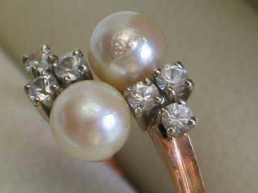 NEU Schöner Ring aus 585er Gold mit 2 Perlen und 6 Spinelen, Größe 55, Gewicht: 4,8g