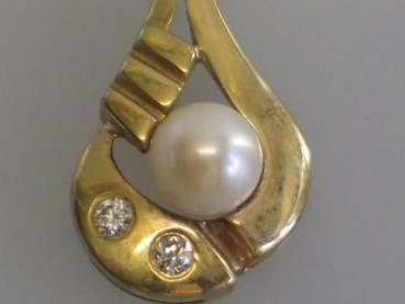 NEU Kettenanhänger aus 375er Gelbgold mit Zirkonia und Perle, Gewicht 2,0g