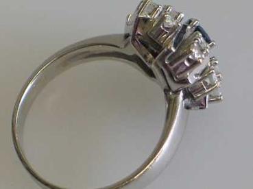 Diamant- Saphirring, 585er Weißgold mit 12 Diamanten und einem Saphir Edelstein, Größe 53, Gewicht: 6,0g