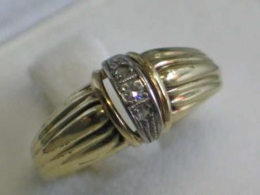 Preview: Schicker Damenring aus 585er Gelb und Weißgold mit 3 Diamanten, Größe 53, Gewicht: 2,7g