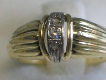Preview: Schicker Damenring aus 585er Gelb und Weißgold mit 3 Diamanten, Größe 53, Gewicht: 2,7g
