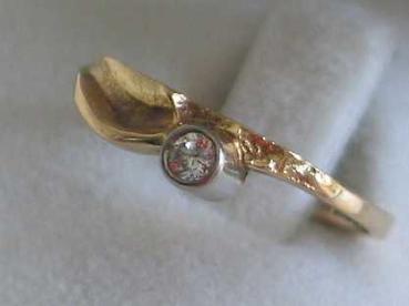 Diamantsolitär Lapponia aus 750er Weiß und Gelbgold, Größe 50, Gewicht: 2,7g