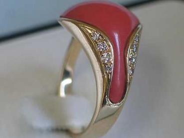 Ausgefallener Ring Koralle mit Diamanten, 750er Gelbgold, Größe 53, Gewicht: 11,6g