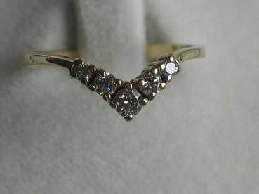 Schicker Damenring aus 750er Gelbgold mit 5 Diamanten, Größe 53, Gewicht: 1,8g