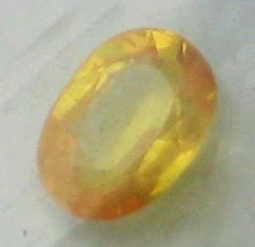 Saphir im Ovalschliff, Gewicht: 0.64 ct. Gelb