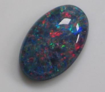 Opal, Triplette, oval, Australien, Gewicht: 6.19 ct.