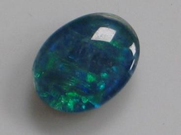 Opal, Triplette, oval, Australien, Gewicht: 1.0 ct. -grünlich-
