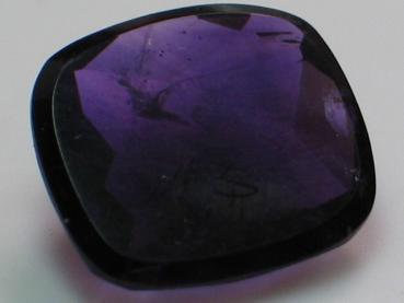 Amethyst im Ceylon-Schliff, Buff Top, Gewicht: 6.3 ct.