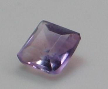 Amethyst im Carréschliff, Gewicht: 0.325 ct.