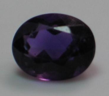 Amethyst im Ovalschliff, Gewicht: 2,8 ct.