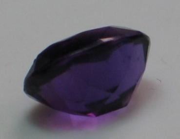 Amethyst im Ovalschliff, Gewicht: 2,8 ct.