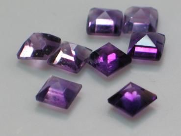 Amethyst im Carréschliff, Gewicht: ~0.1 ct.