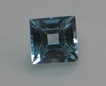 Topas "Swiss-Blue" im Careeschliff, Masse: 4,07-4,08 x  3,01 mm