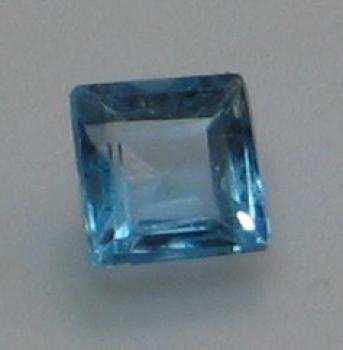 Topas "Swiss-Blue" im Careeschliff, Masse: 3,24-3,28 x 2,12 mm