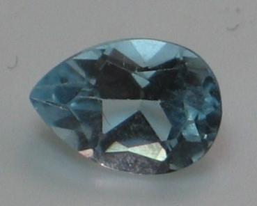 Topas "Swiss-Blue" im Tropfenschliff, Masse: 7,18 x 5,03 x 3,83 mm