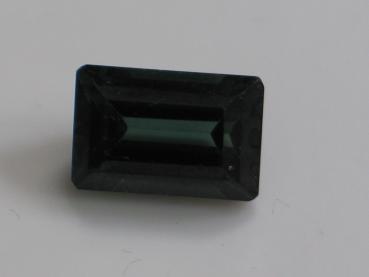 Turmalin, dunkelgrün, rechteckig, Gewicht: 5.4 ct.