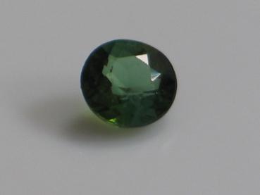 Turmalin, dunkelgrün, rund, 0.63 ct, Maße: 5,50-5,56 x 3,28 mm