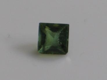 Turmalin, grün, Carré, 0.37 ct, Maße: 3,91-3,98 x 3,12 mm