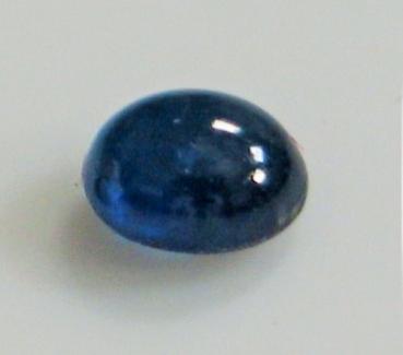 Saphir Cabochon, blau, Maße: 4,94 x 4,14 x 2,85 mm, Gewicht: 0.59 ct.