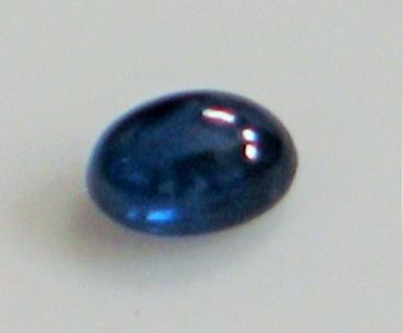 Saphir Cabochon, blau, Maße: 4,07 x 3,08 x 2,25 mm, Gewicht: 0.28 ct.