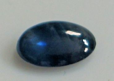 Saphir Cabochon, blau, Maße: 7,06 x 5,21 x 2,18 mm, Gewicht: 0.8 ct.
