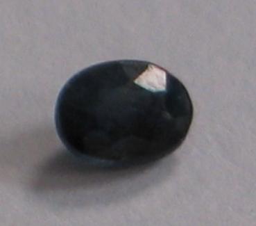 Saphir im Ovalschliff, blau, Gewicht: 0.18 ct.